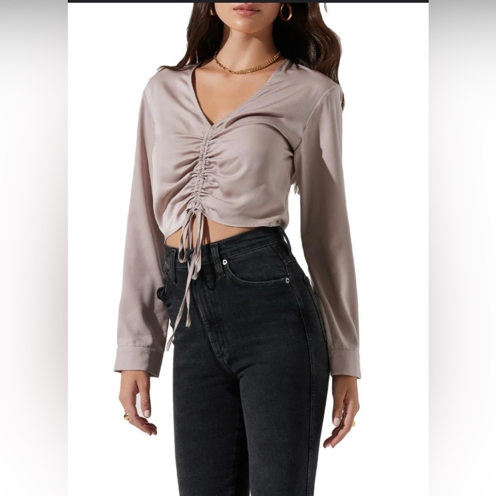 Astr The Label Womens Satin Shirred Blouse medium taupe/mushroom crop